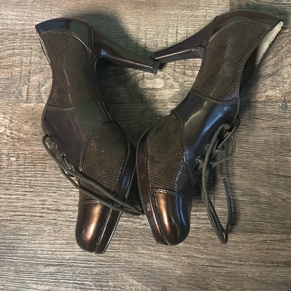 Anne Klein Oxford style heels 9.5 Brown. - Picture 4 of 7
